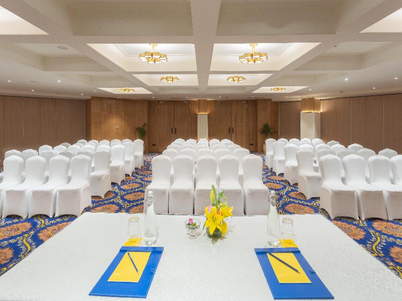 Golden Tulip image