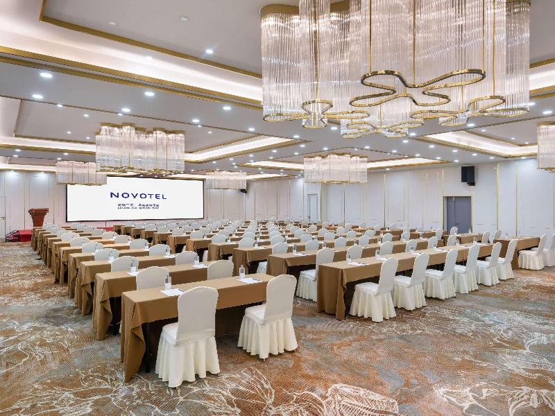 Novotel Wuxi Sanyang Plaza image