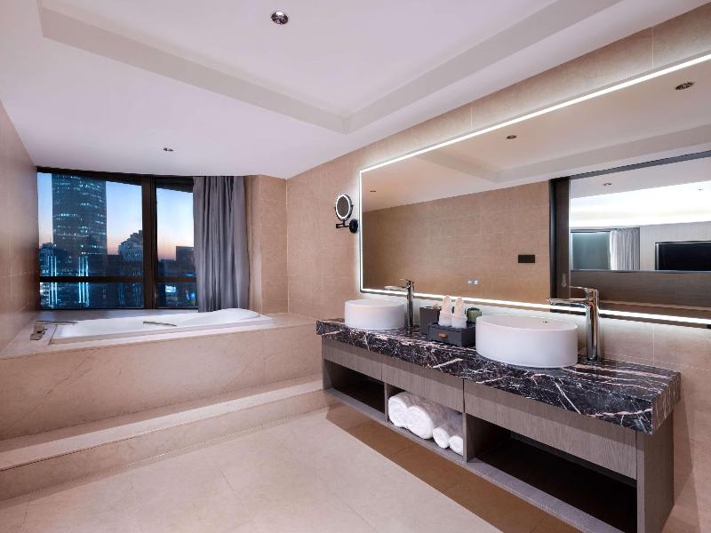 Novotel Wuxi Sanyang Plaza image