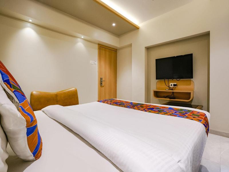 Fabhotel Springs Lodging image