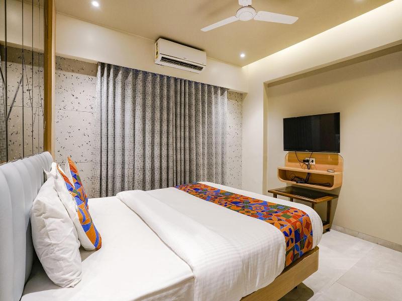 Fabhotel Springs Lodging image