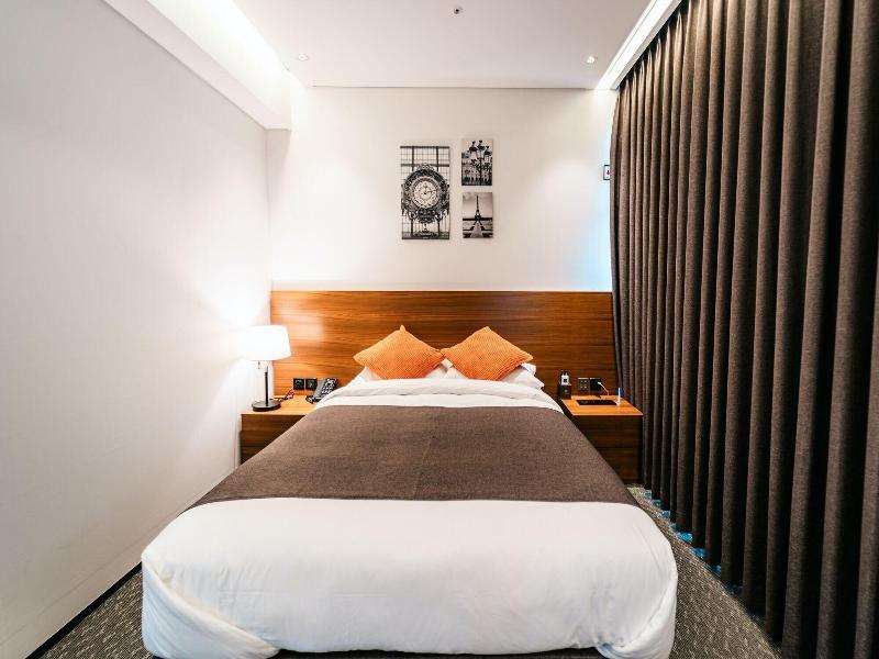 Hotels One image