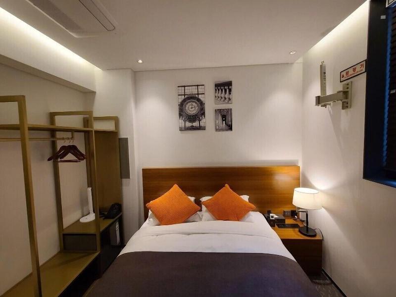 Hotels One image