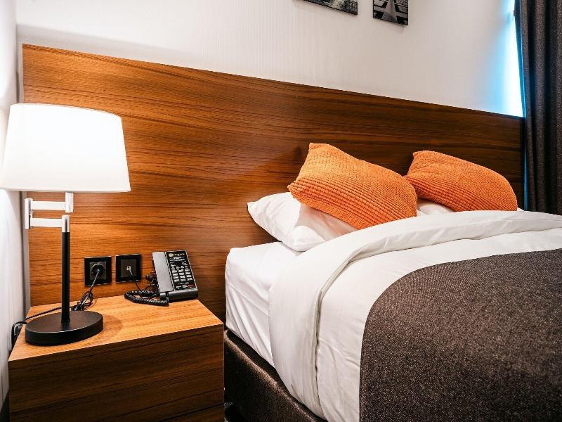 Hotels One image
