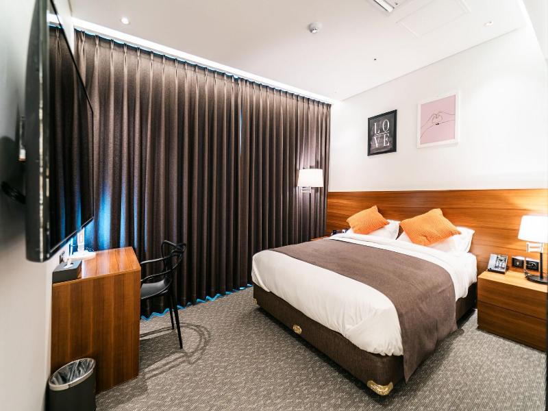 Hotels One image