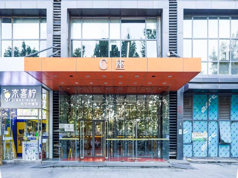 Beijing Furnished Apt With Queen Bed image