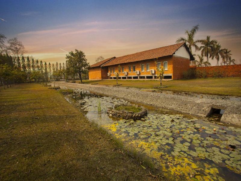 Lumbini Hokke Hotel — exterior view