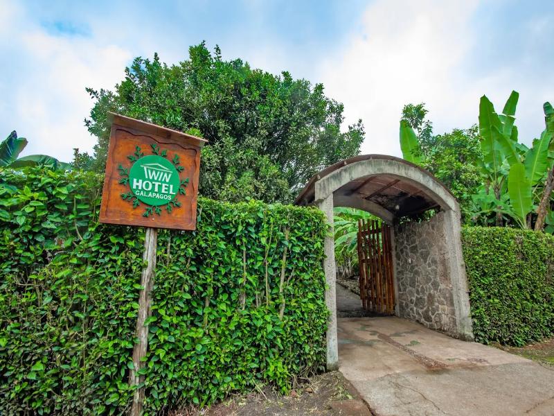 Hotel Twin Galapagos image