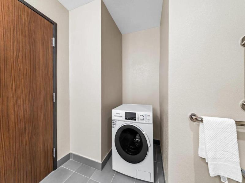 Everhome Suites Ontario image