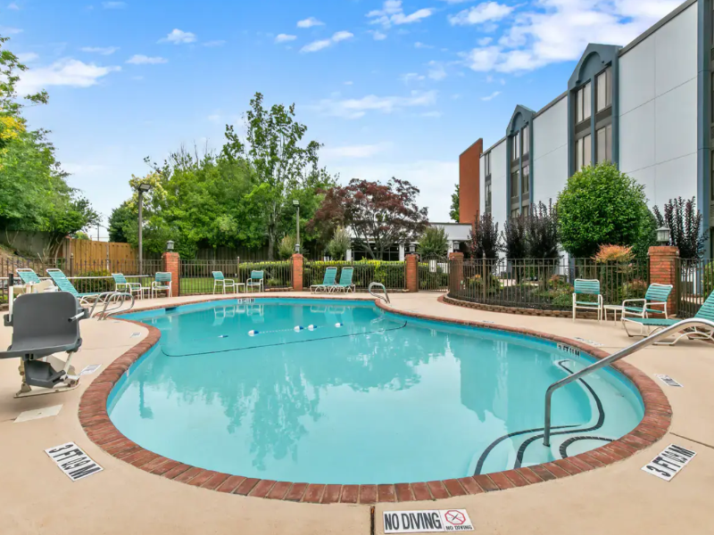 Comfort Inn & Suites image