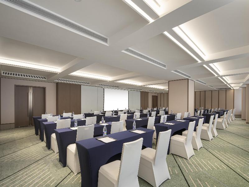 Hilton Garden Inn Urumqi Railway Station image