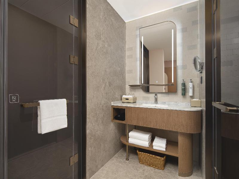Hilton Garden Inn Urumqi Railway Station image