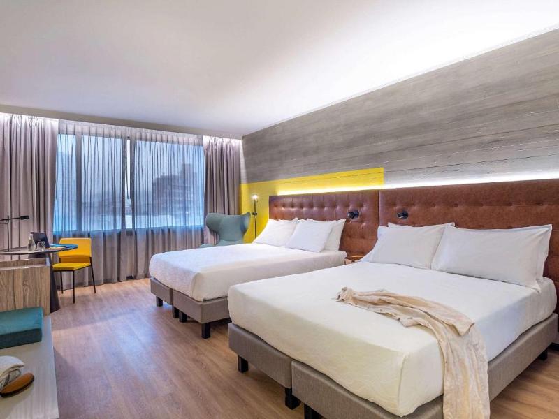 Pullman Santiago El Bosque image