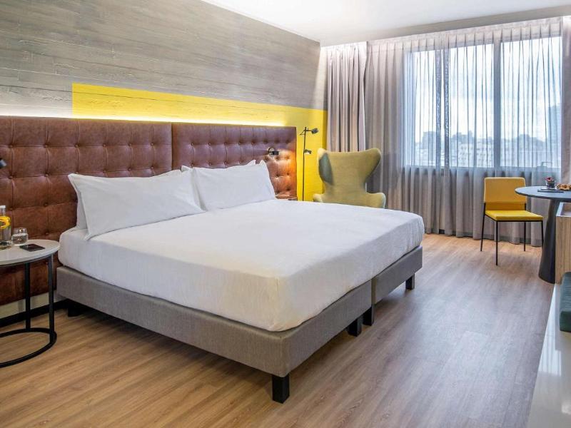 Pullman Santiago El Bosque image