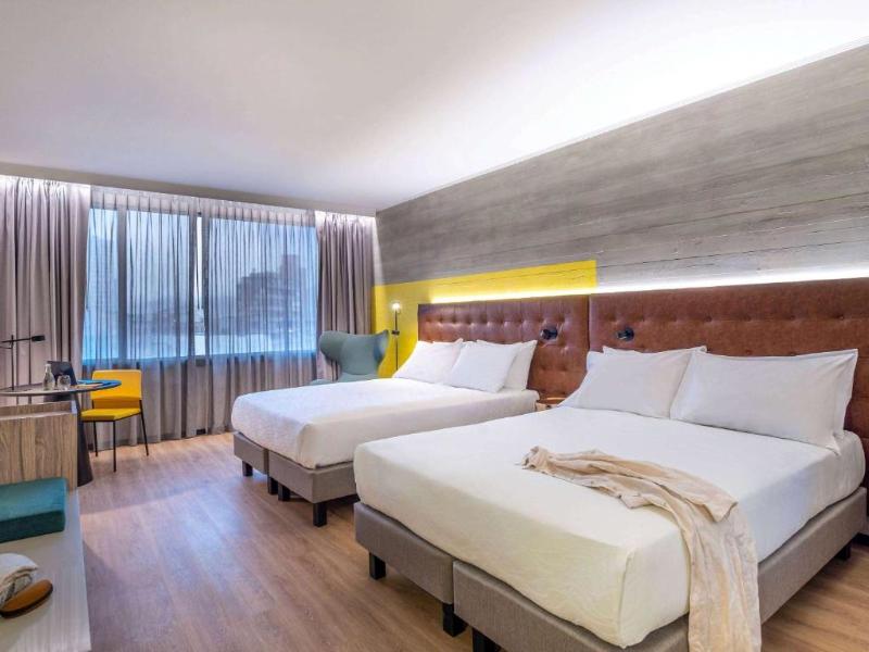 Pullman Santiago El Bosque image