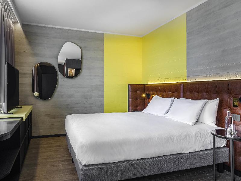 Pullman Santiago El Bosque image