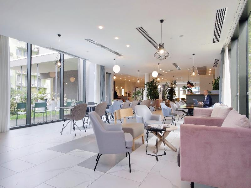 Quarto Verde Apartments image