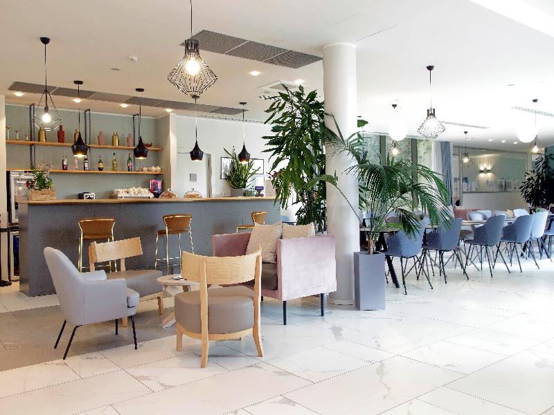 Quarto Verde Apartments image