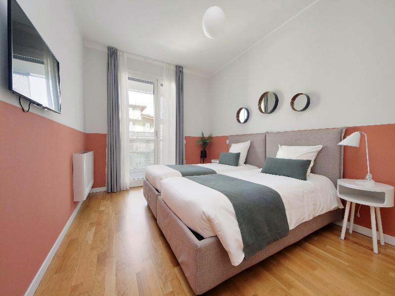 Quarto Verde Apartments image