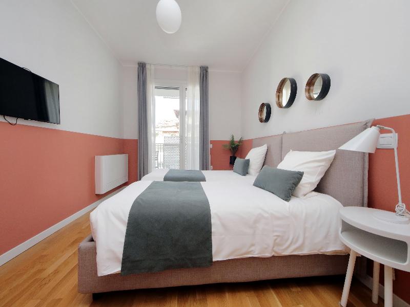 Quarto Verde Apartments image