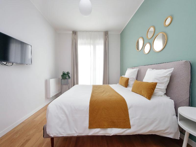 Quarto Verde Apartments image