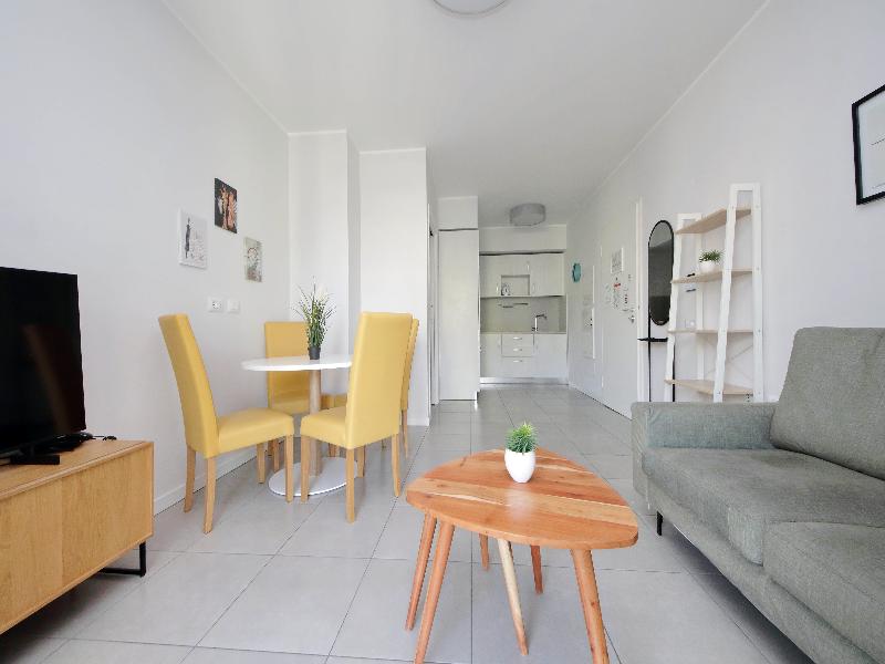 Quarto Verde Apartments image