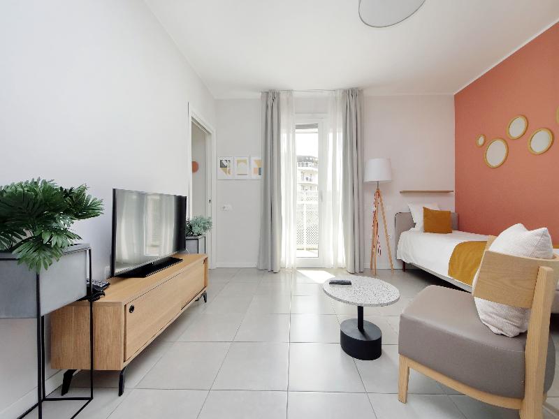 Quarto Verde Apartments image