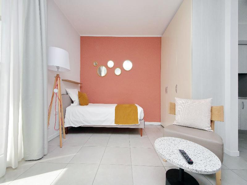 Quarto Verde Apartments image