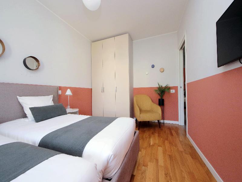 Quarto Verde Apartments image