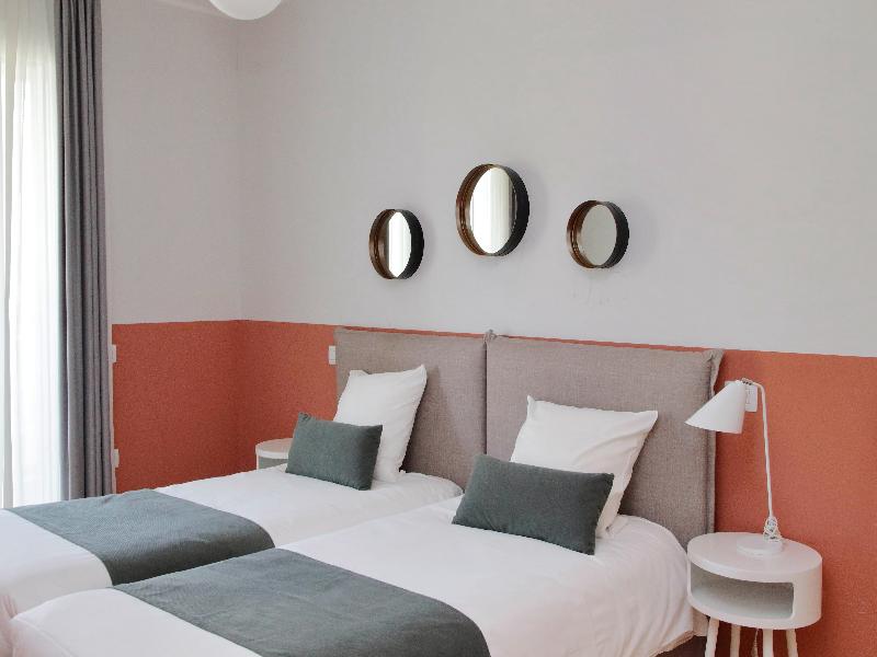 Quarto Verde Apartments image