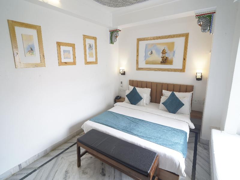 Hotel Udai Niwas By Lake Udaipur image
