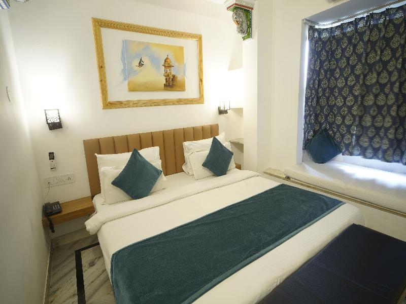Hotel Udai Niwas By Lake Udaipur image