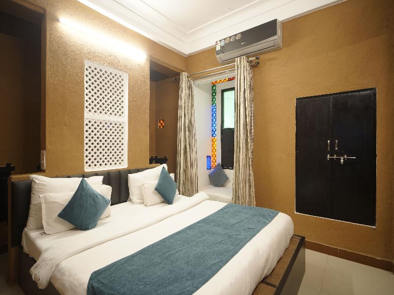 Hotel Udai Niwas By Lake Udaipur image