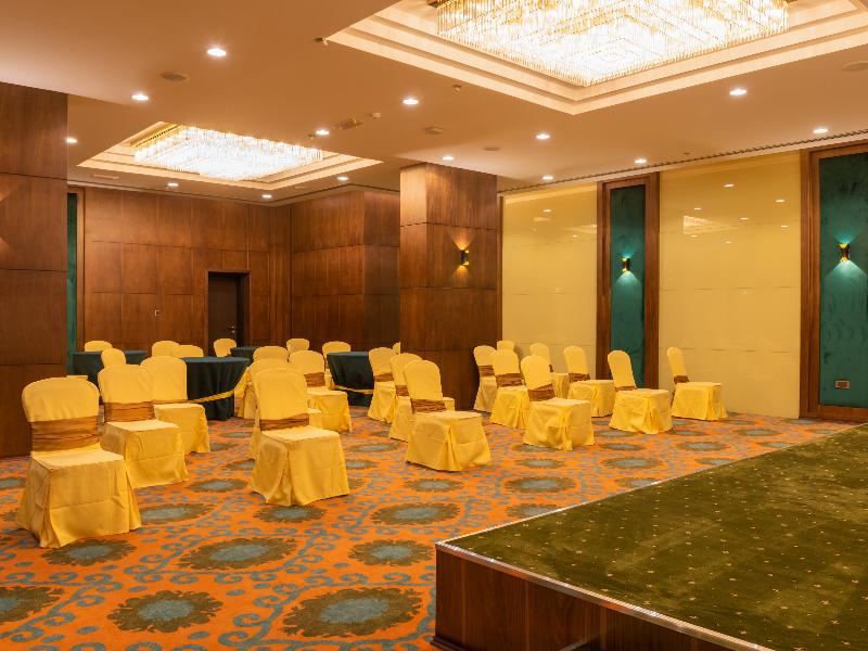 Royal Crown Hotel image