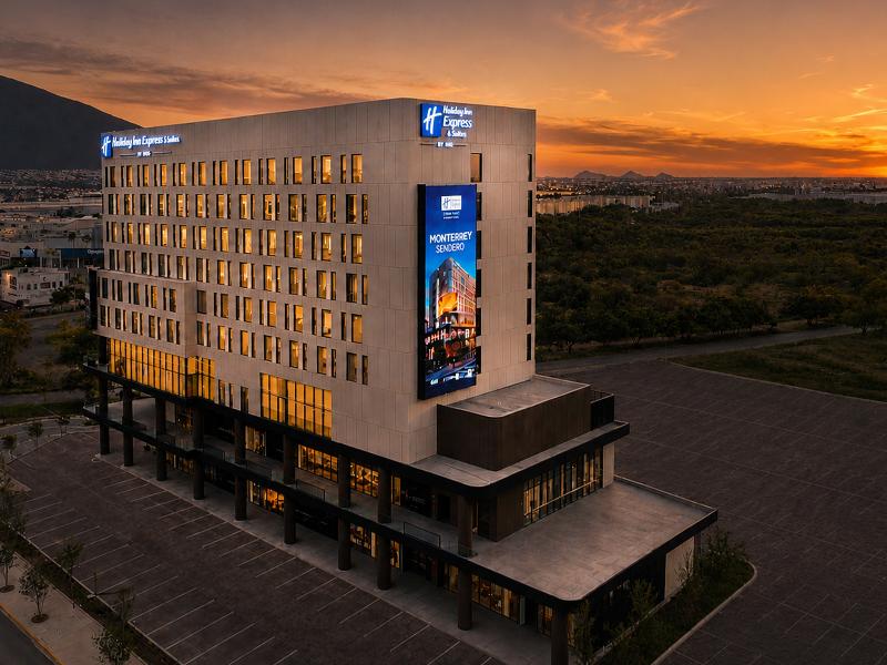 Holiday Inn Express And Suites Monterrey Sendero image