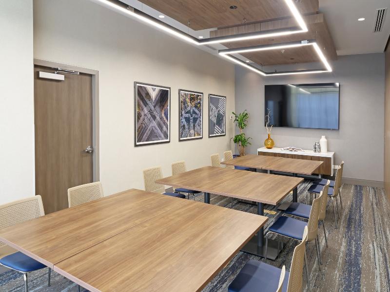 Holiday Inn Express And Suites Monterrey Sendero image