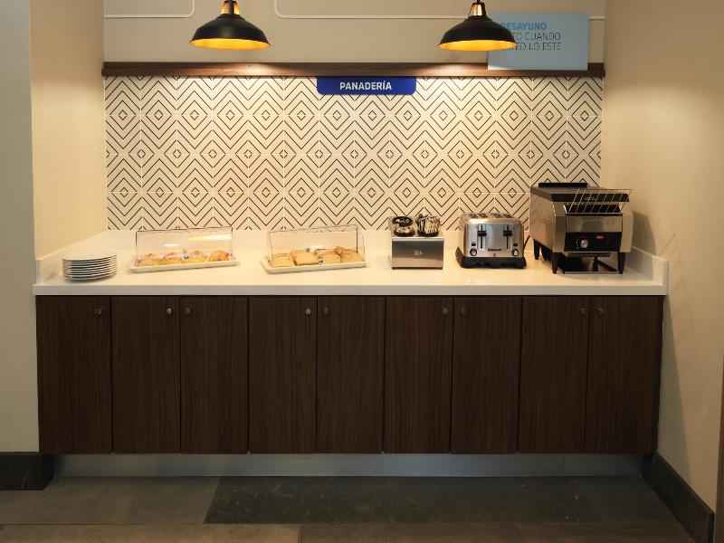 Holiday Inn Express And Suites Monterrey Sendero image