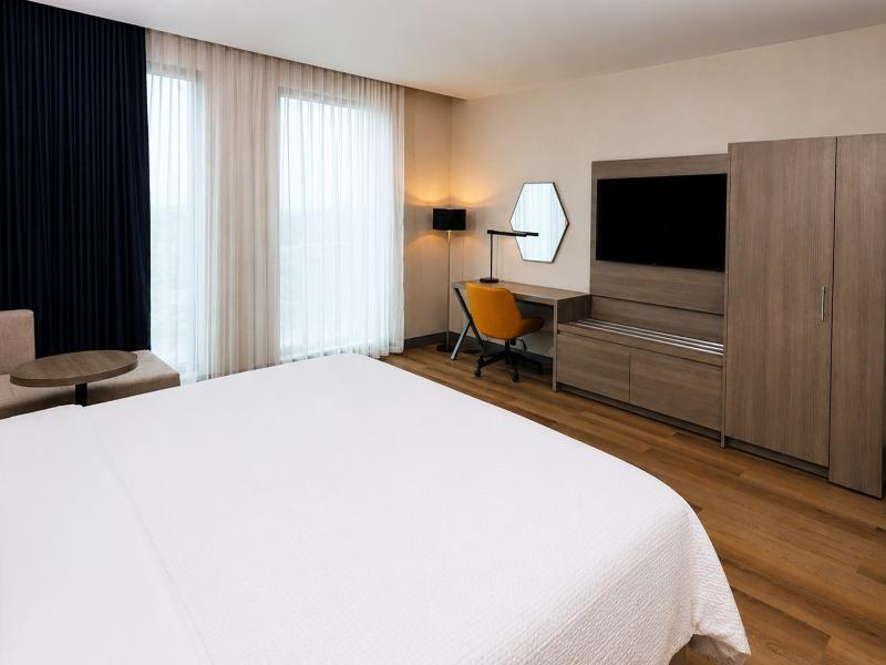 Holiday Inn Express And Suites Monterrey Sendero image
