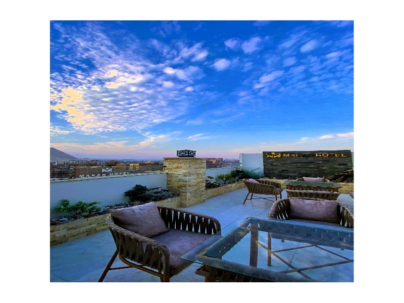 Makan Pyramids View image