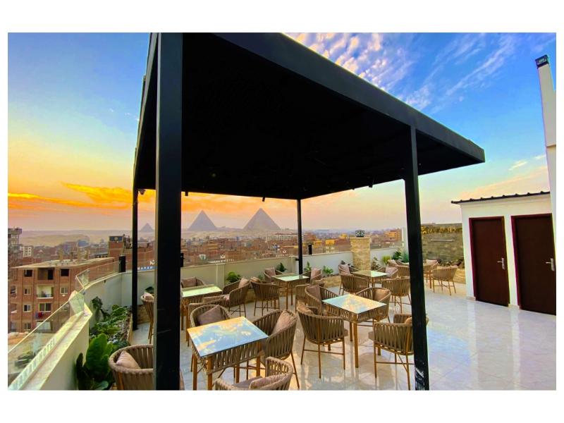 Makan Pyramids View image