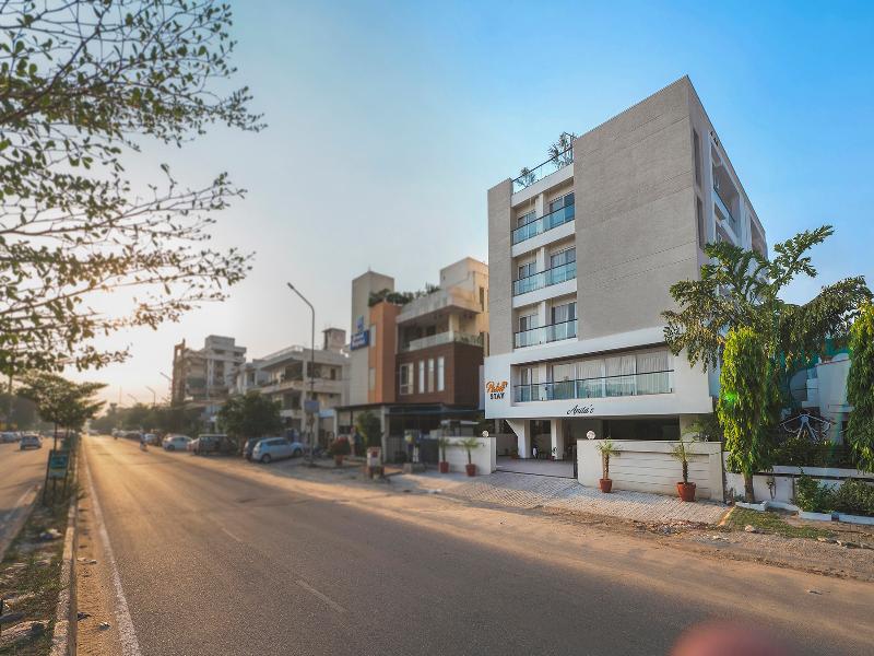 Palm Stay - Studios & Rooms — general view