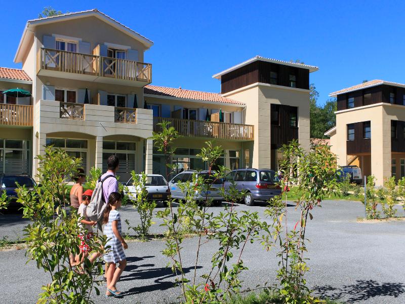 Sowell Hotels Domaine Du Golf D'albret — exterior view