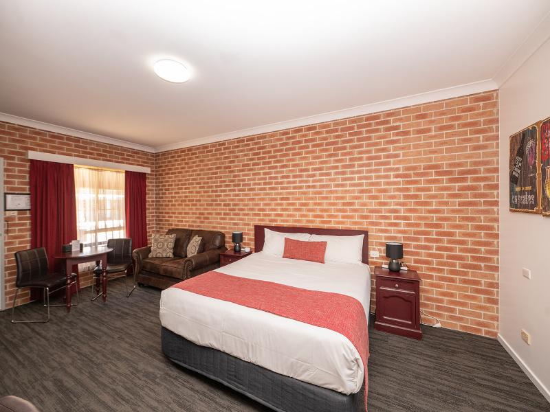 Country Gardens Motor Inn