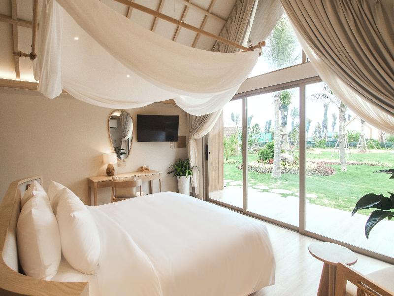 Carabeach Retreat image