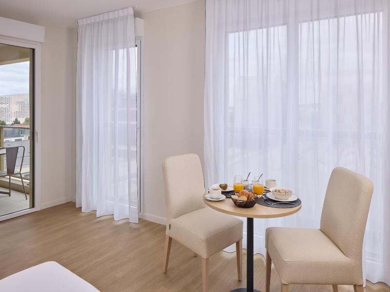 Quality Aparthotel Bordeaux Saint-Jean image