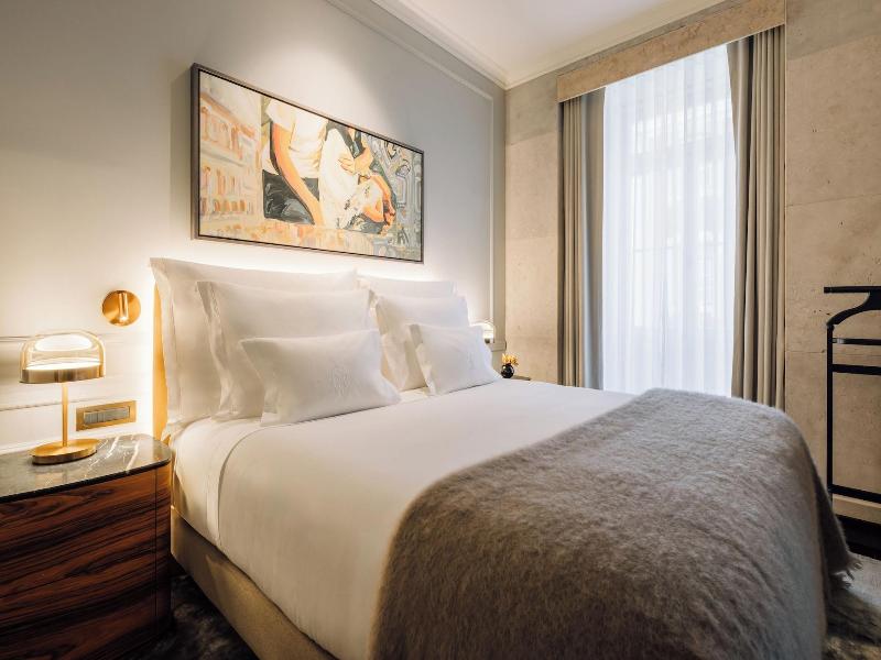 Mythic Sana Downtown Suites image