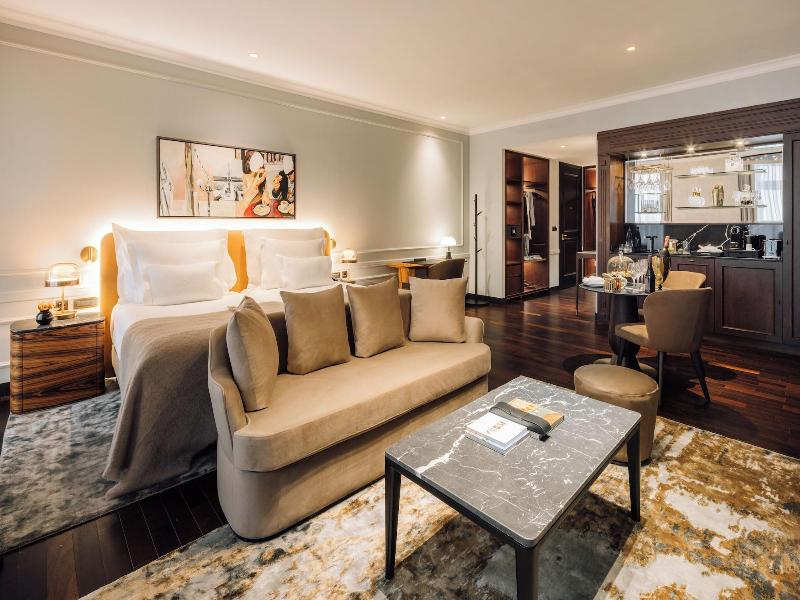 Mythic Sana Downtown Suites image