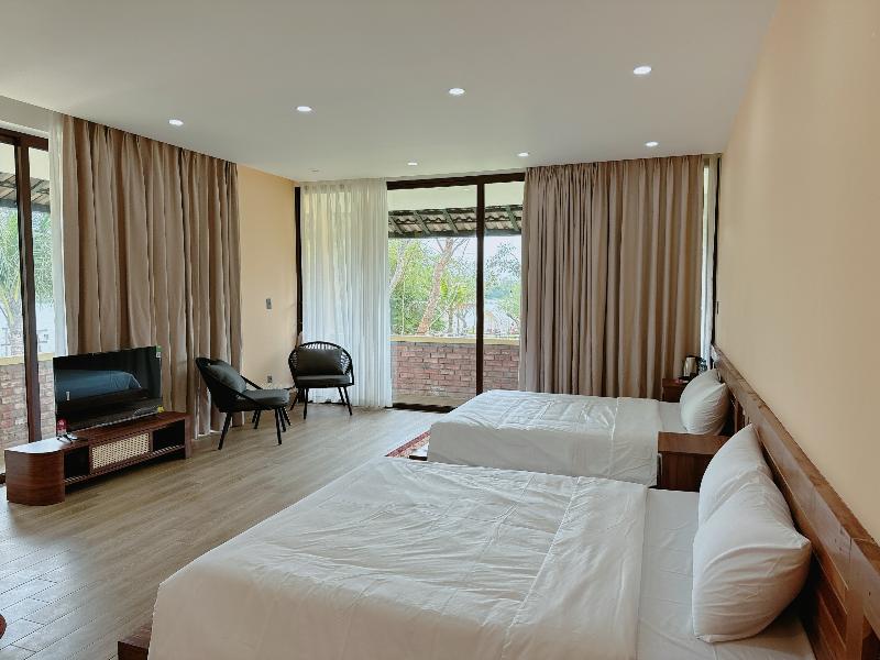 Family Riverfront Suite