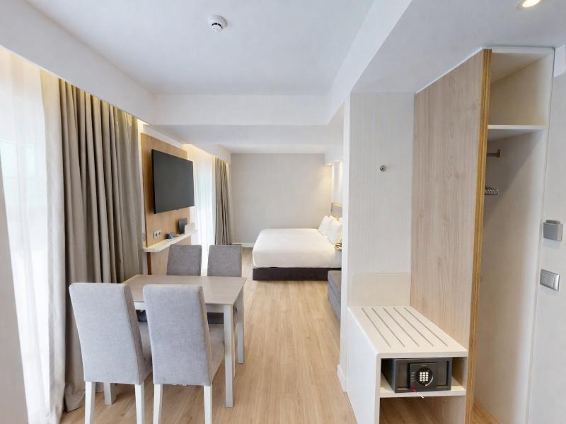 Holiday Inn Express & Suites Portimao by IHG image