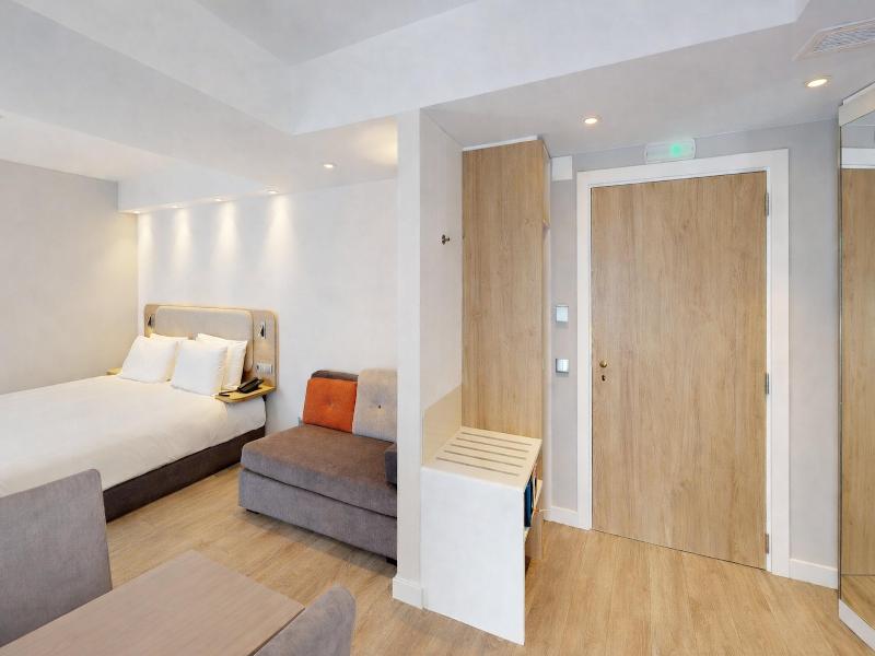 Holiday Inn Express & Suites Portimao by IHG image